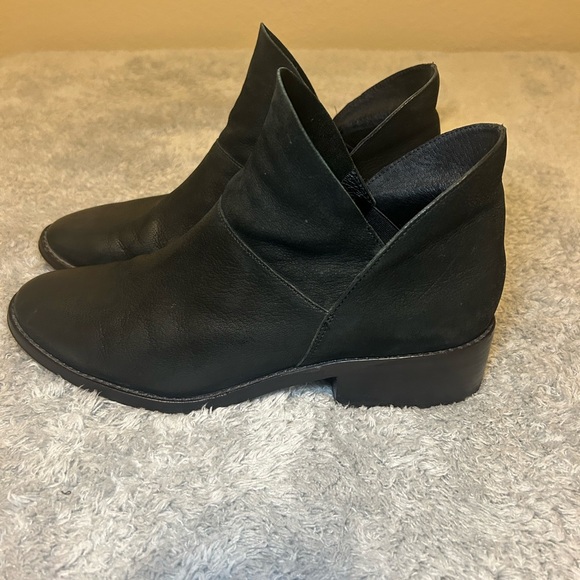 Eileen Fisher Vero Cuoio Slip-On Black Leather Ankle Booties Women’s, Size 9 - Picture 8 of 13